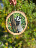 “ Cache-cache ” - peinture rondin de bois  15 cm