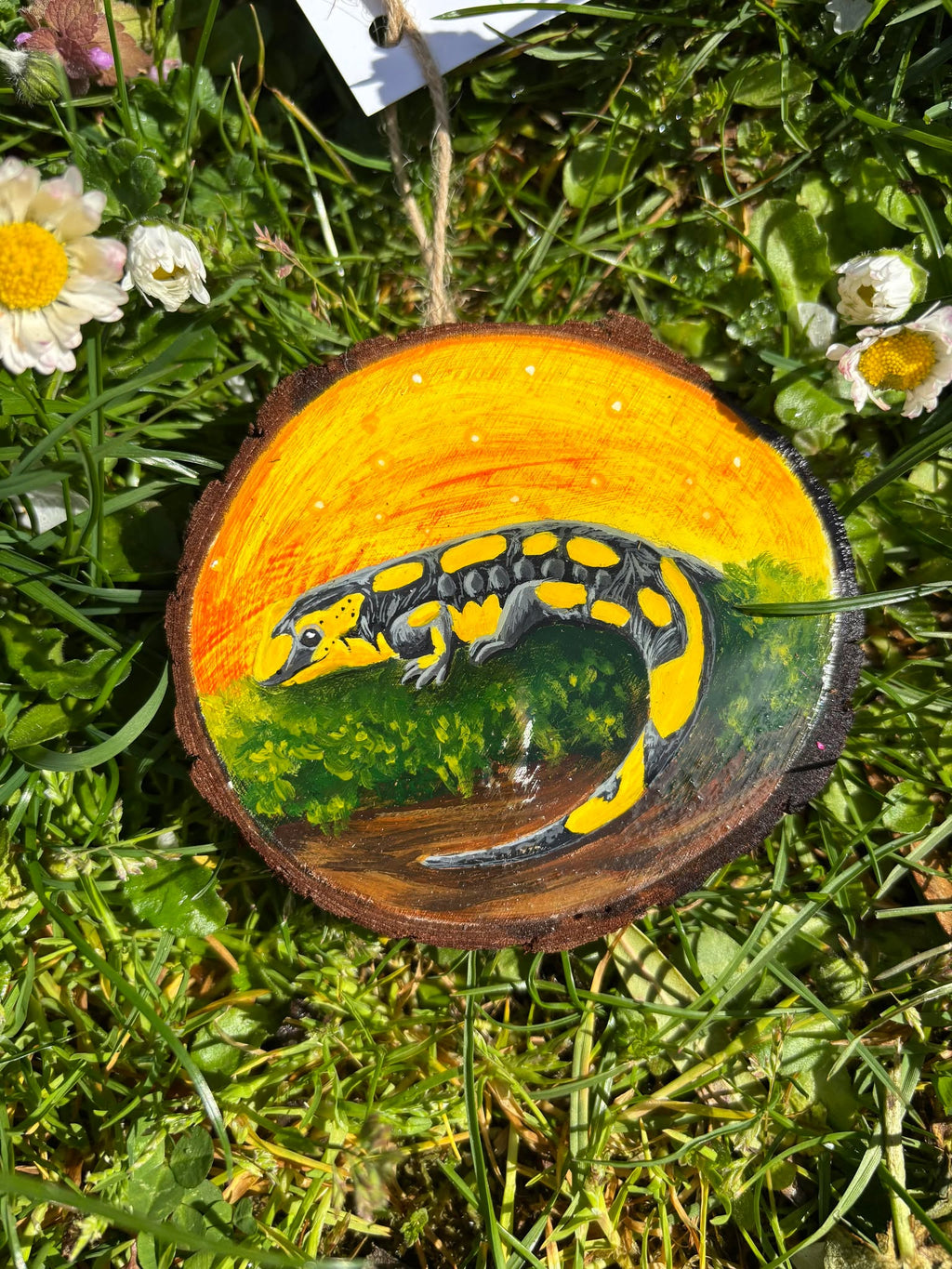 " Salamandre tachetée " - peinture rondin de bois 9 cm
