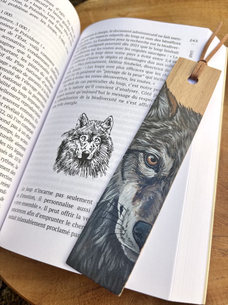 " Loup gris " - marque-page en bois